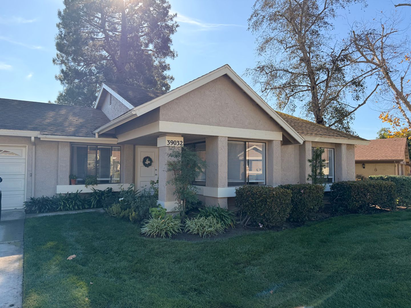 Camarillo Townhome: 39032 Village 39