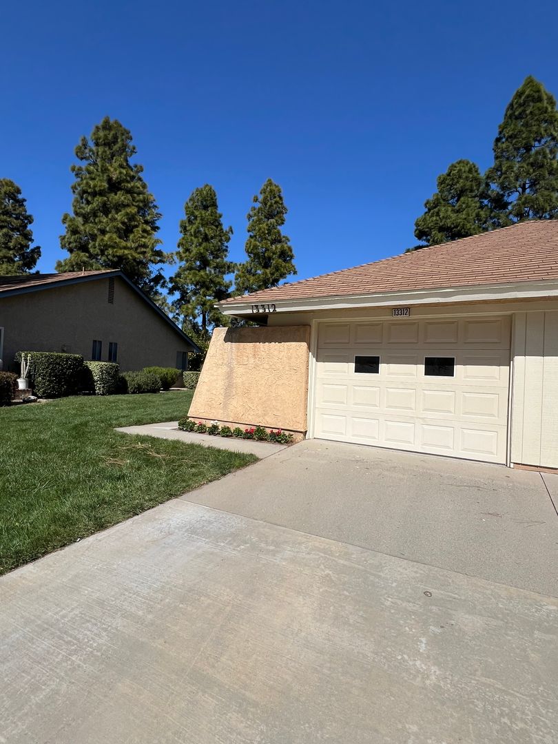 Camarillo House: 13312 Village 13