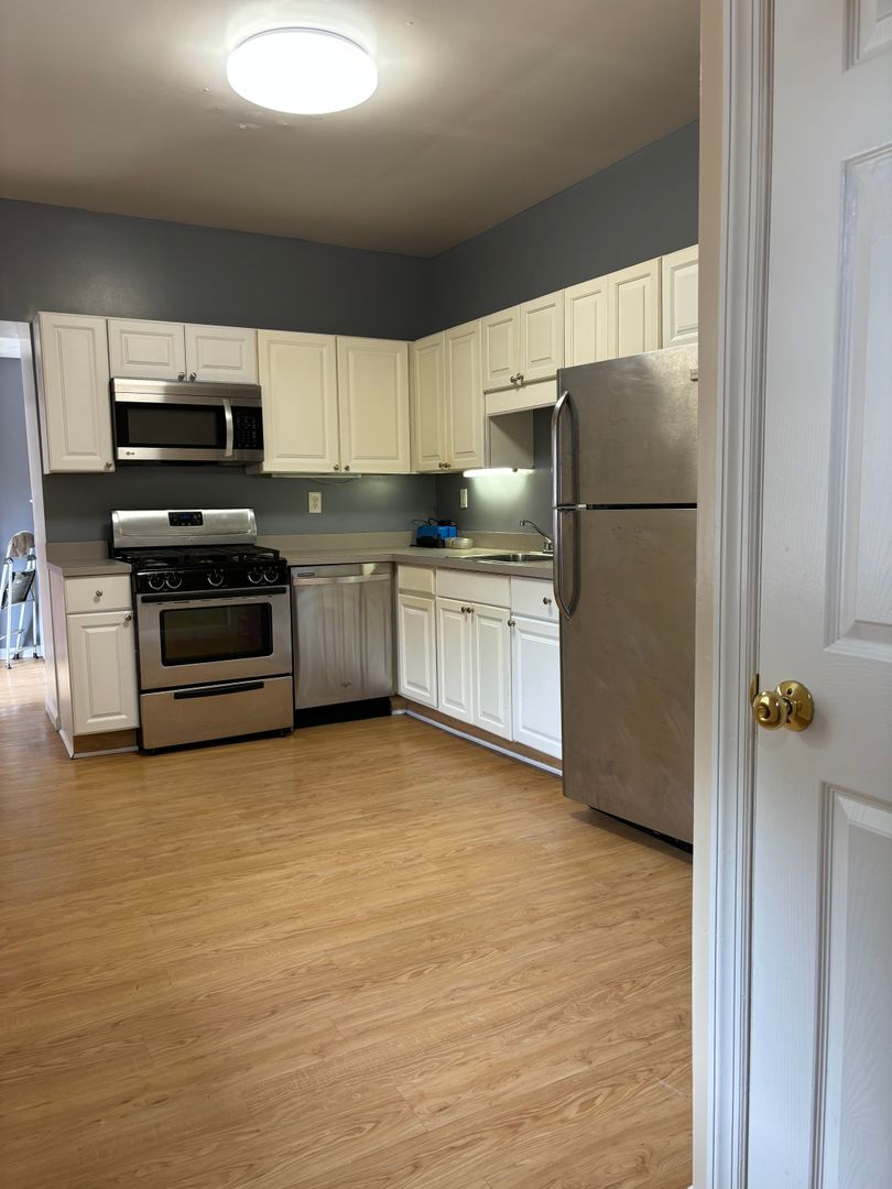 Pittsburgh House: 8  ST. LEO ST