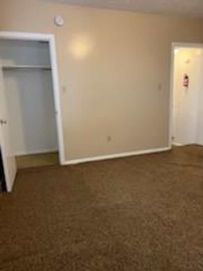 PITTSBURGH Apartment: 5 & 6 SHAFFER WAY/WYOMING
