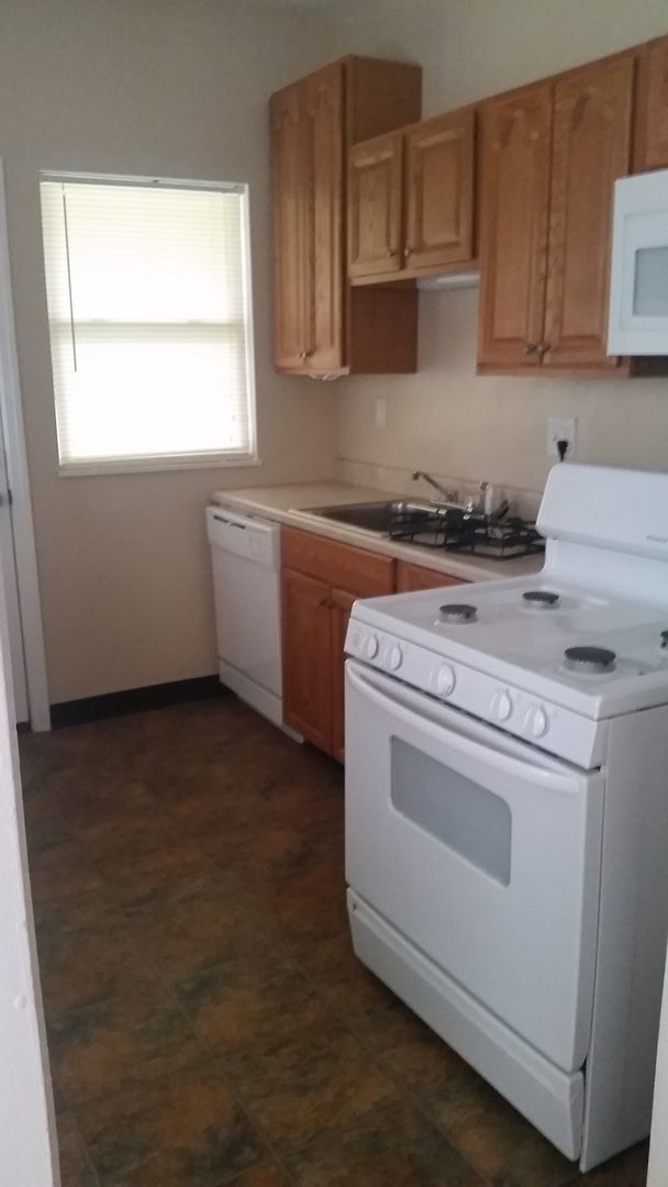 PITTSBURGH Apartment: 4008-4010 WINDSOR