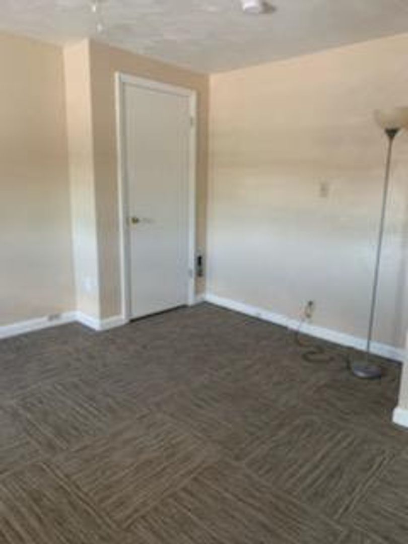 PITTSBURGH Apartment: 350 MEYRAN AVE