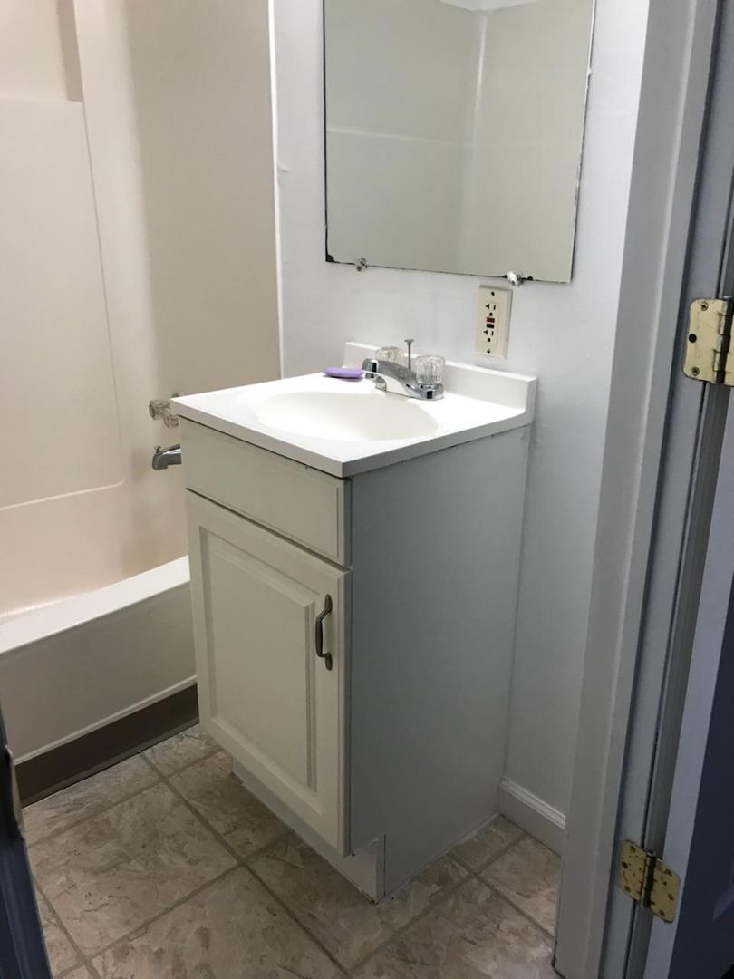 PITTSBURGH Apartment: 241 REIFERT ST