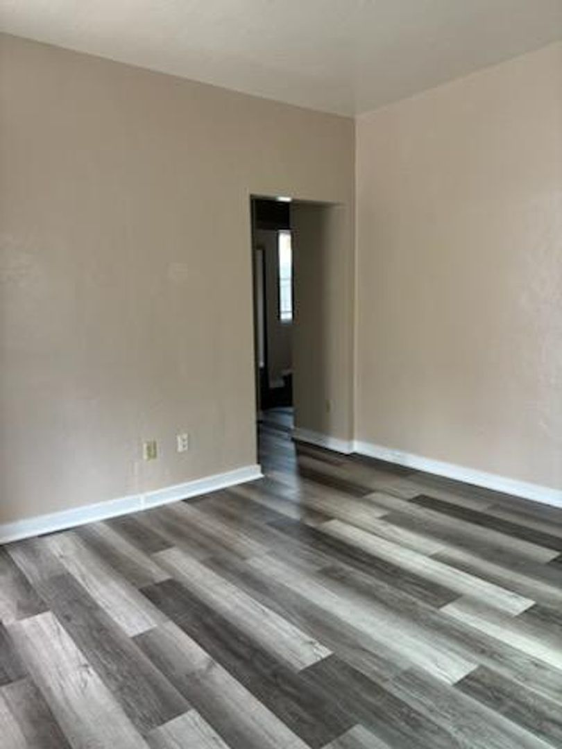 South Park Apartment: 5833 Curry Road