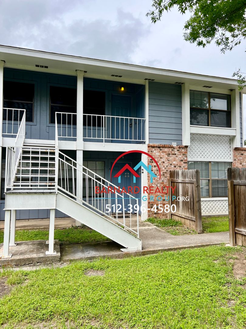 San Marcos Apartment: 108 Lady Bird Lane