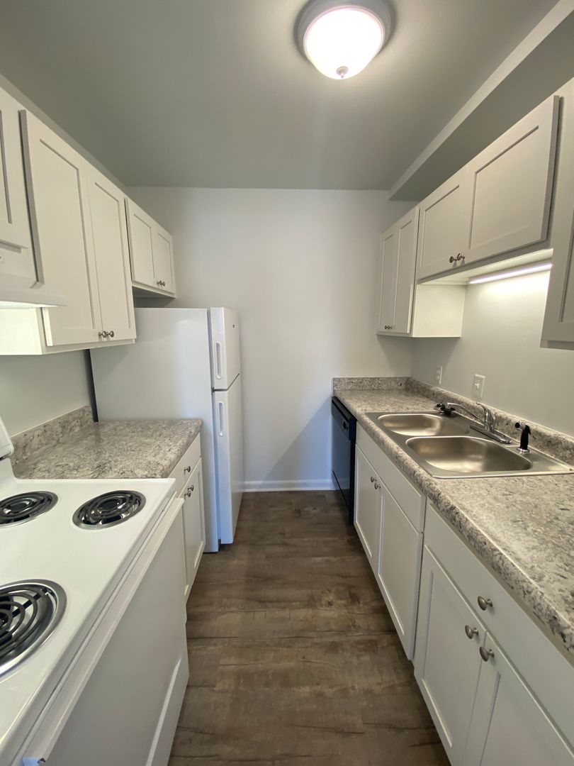 Ypsilanti Apartment: 504 St. Johns