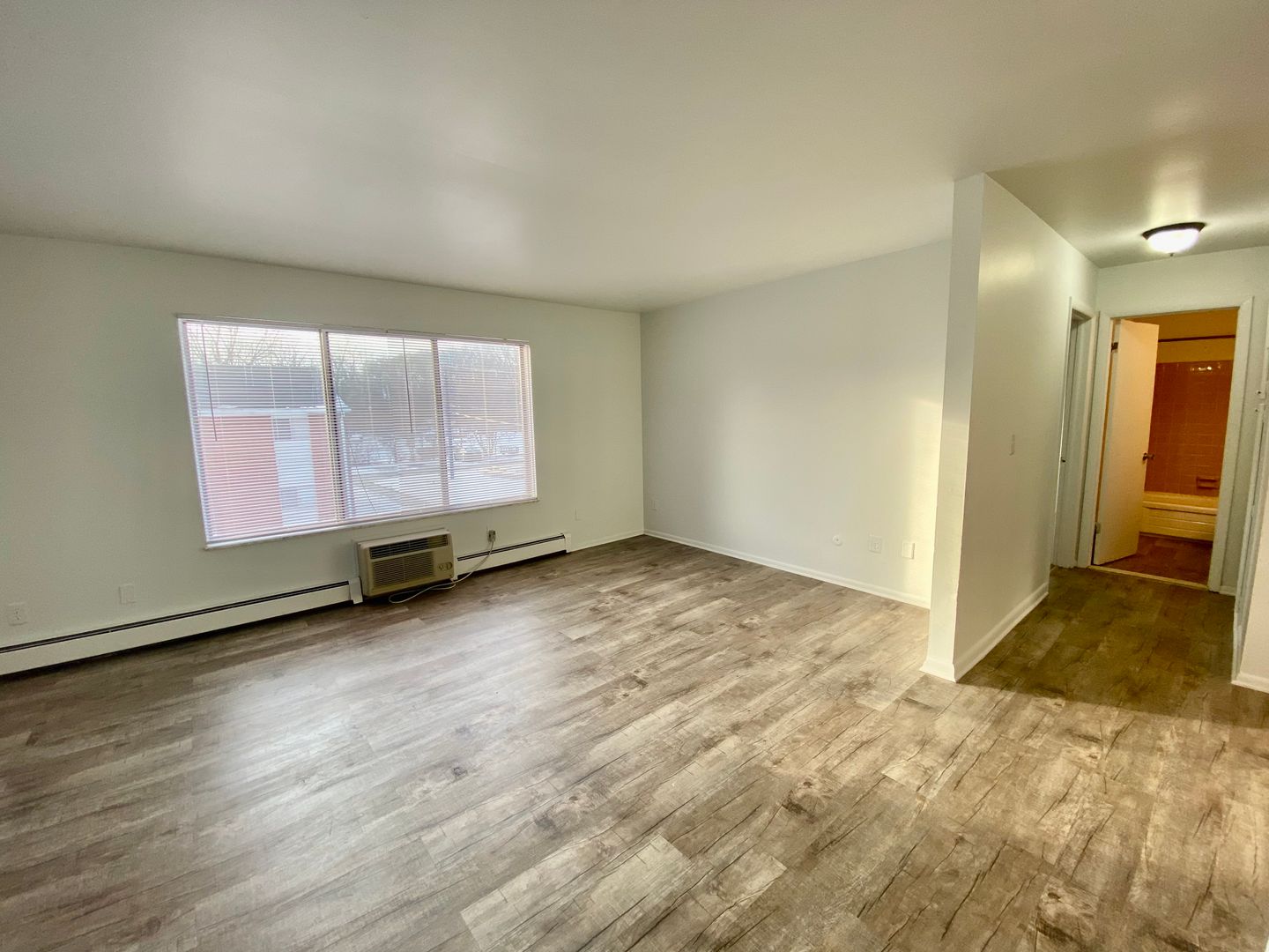 Ypsilanti Apartment: 1573 S. Congress St