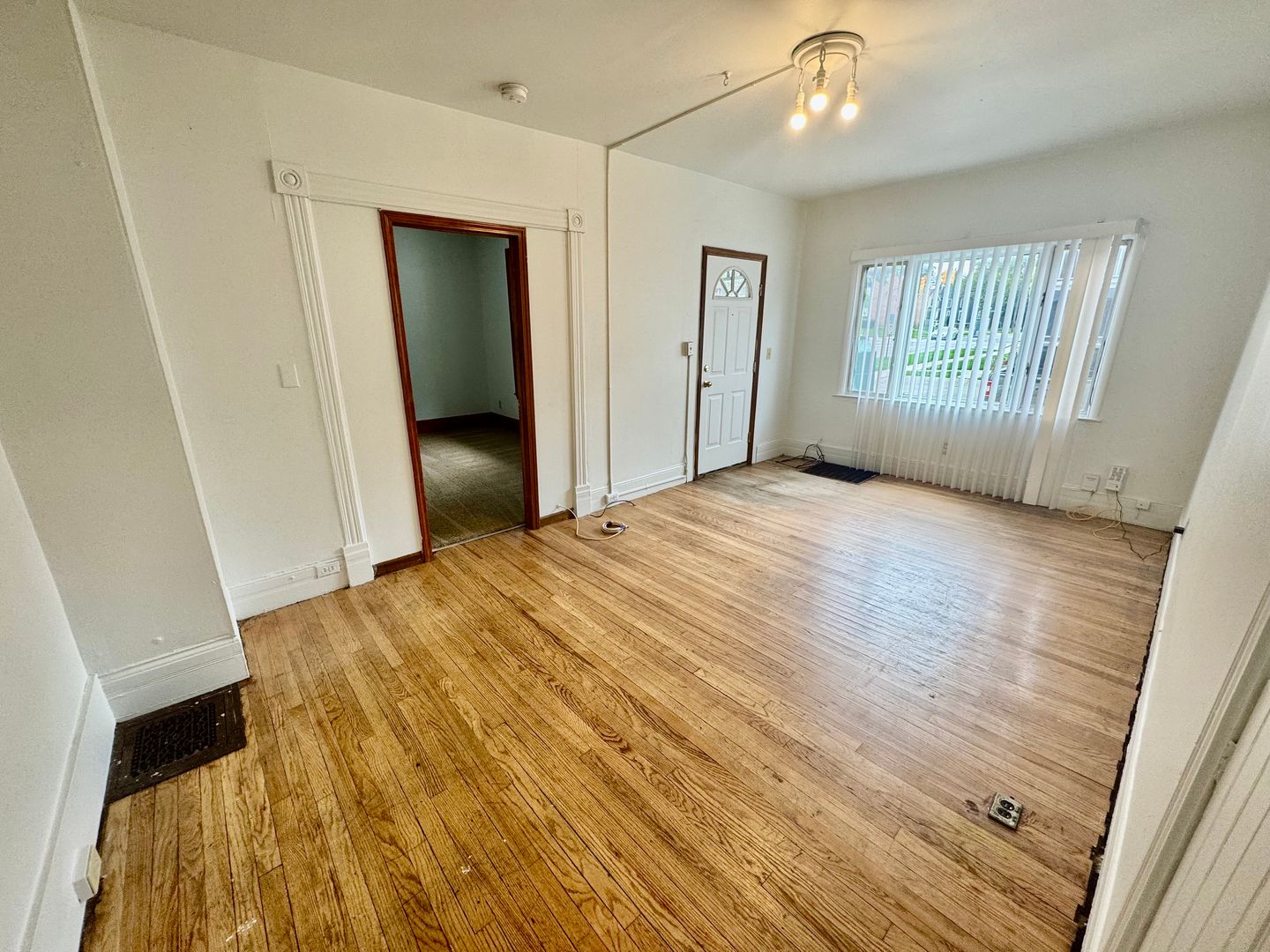 Ypsilanti Apartment: 120 Ballard St.