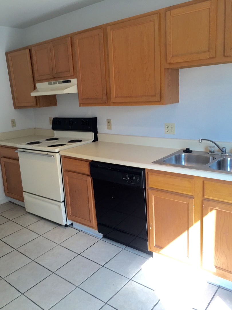 Ypsilanti Apartment: 400 Perrin