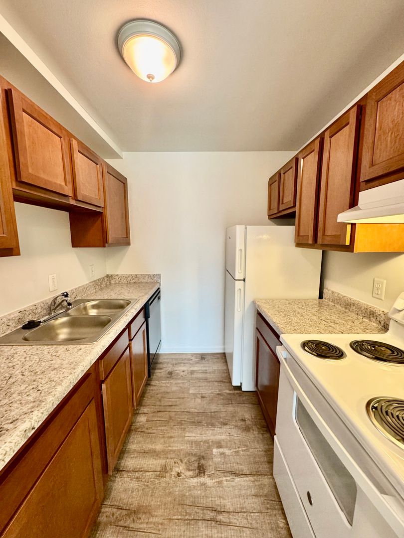 Ypsilanti Apartment: 504 St. Johns