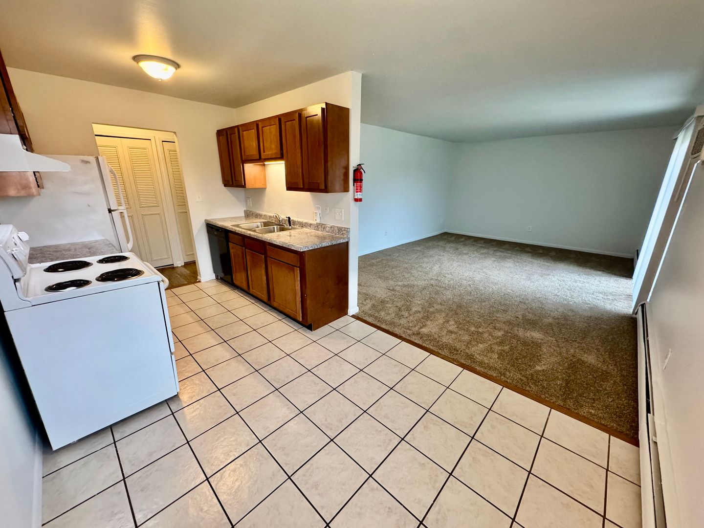 Ypsilanti Apartment: 2811 Golfside Dr