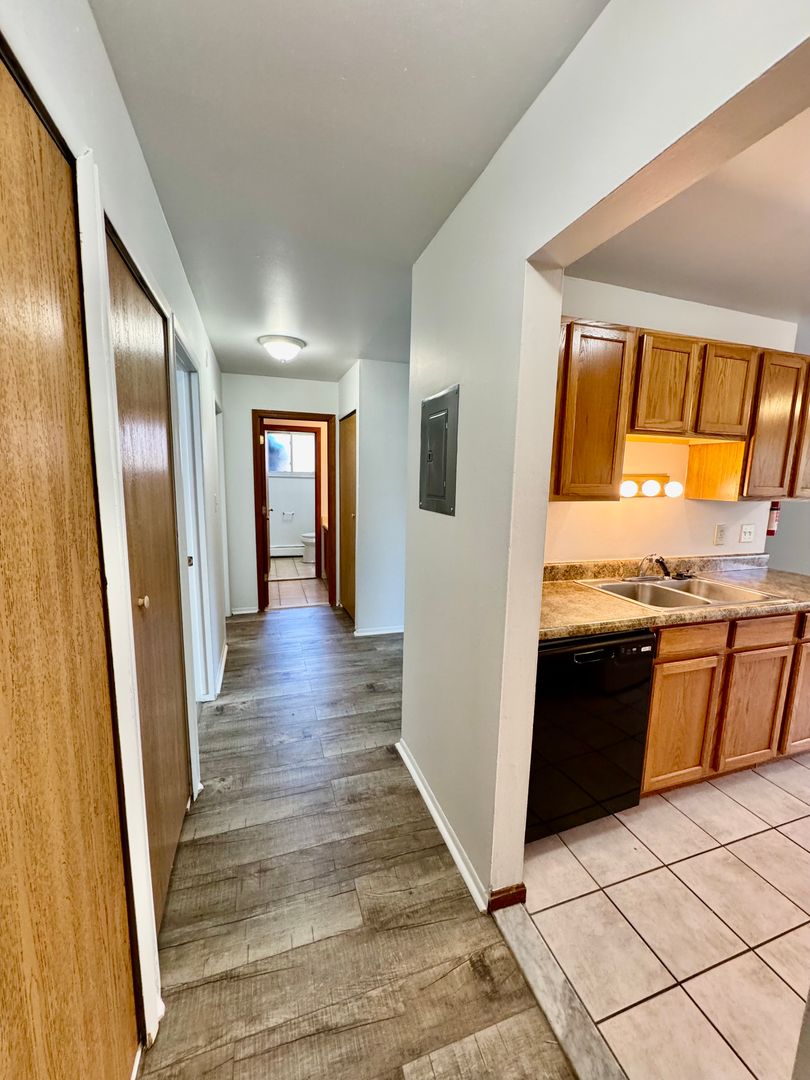 Ypsilanti Apartment: 2811 Golfside Dr