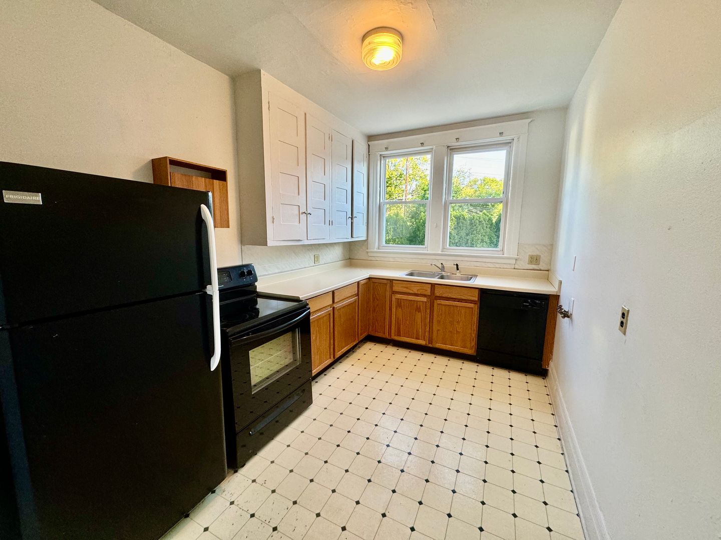Ypsilanti Apartment: 604 Pearl St