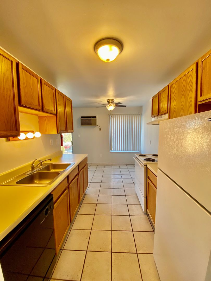 Ypsilanti Apartment: 2811 Golfside Dr