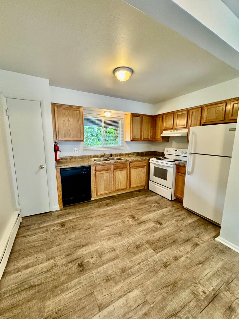 Ypsilanti Apartment: 1100 W. Michigan Ave.