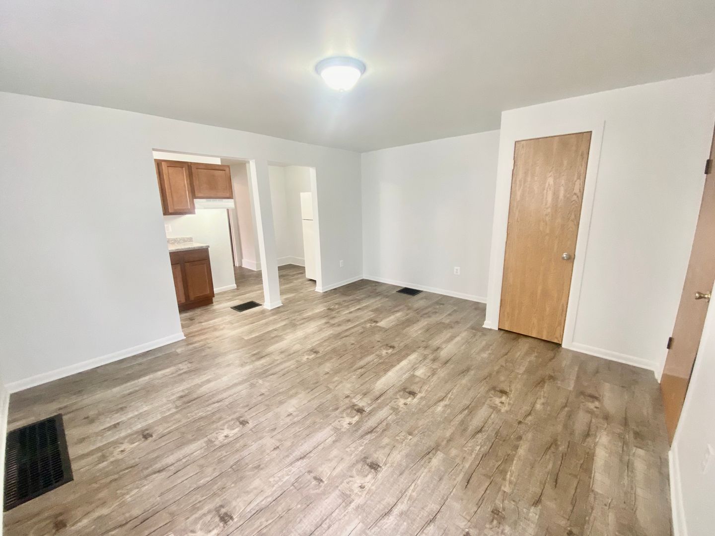 Ypsilanti Apartment: 419 Washtenaw