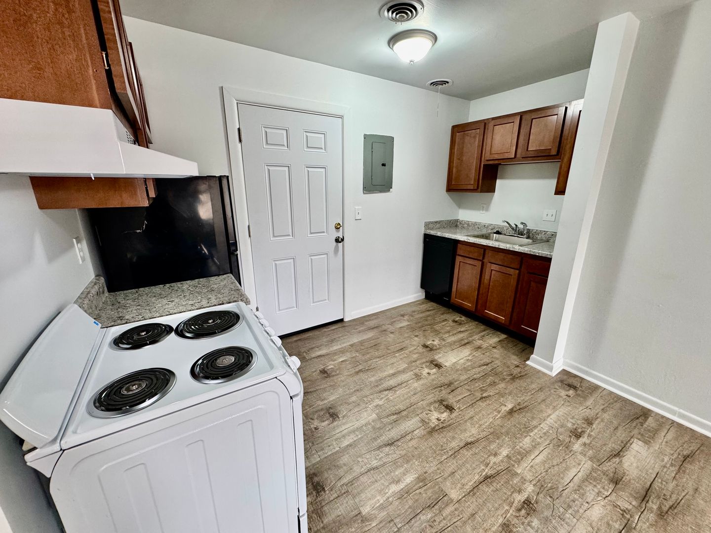 Ypsilanti Apartment: 400 Perrin St.