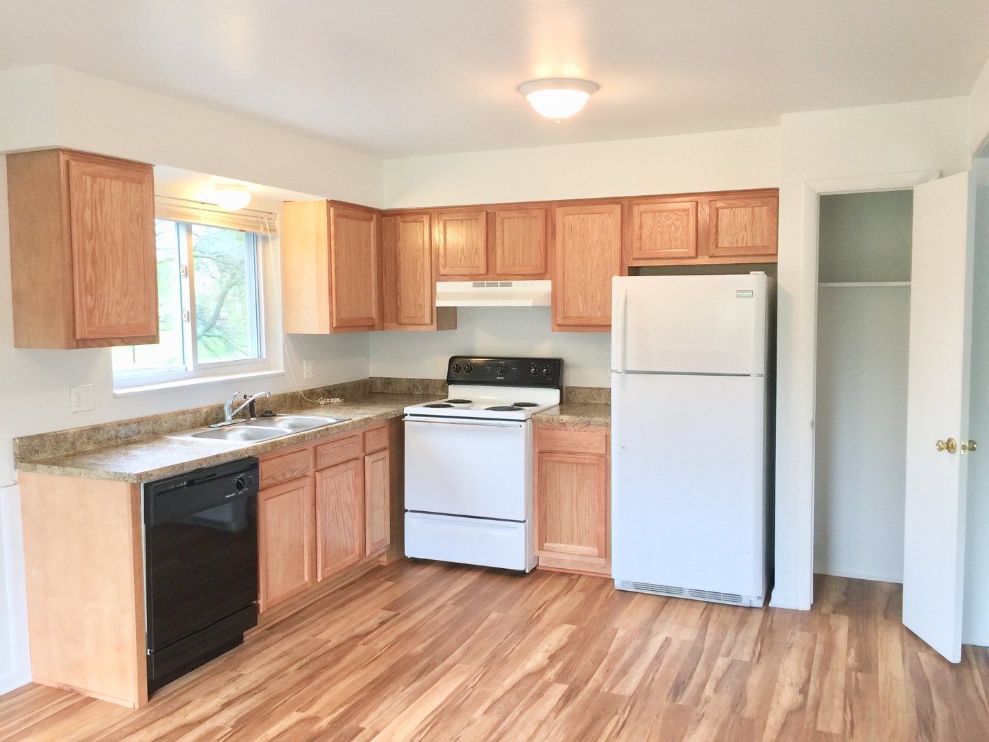 Ypsilanti Apartment: 1100 W. Michigan Ave