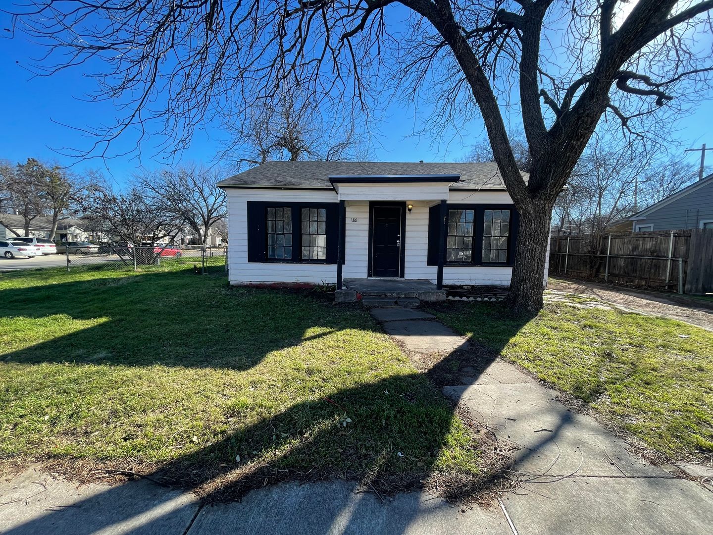 Abilene House: 1801 S 11th St