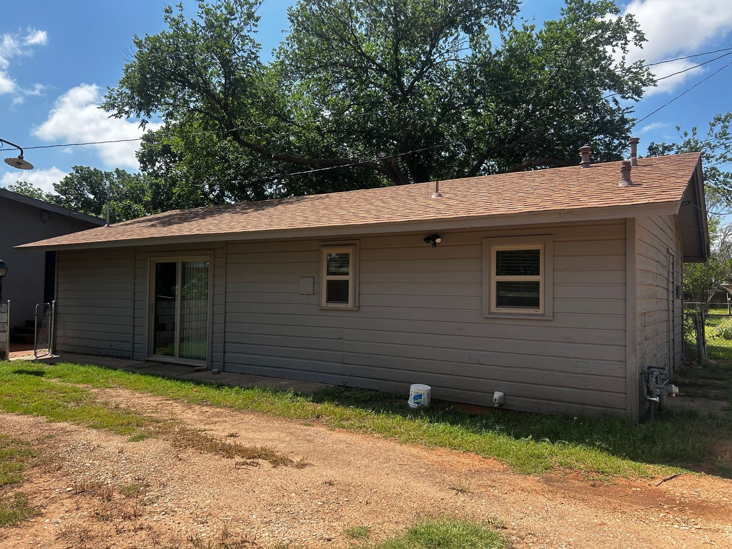 Abilene House: 902 1/2 S Jefferson