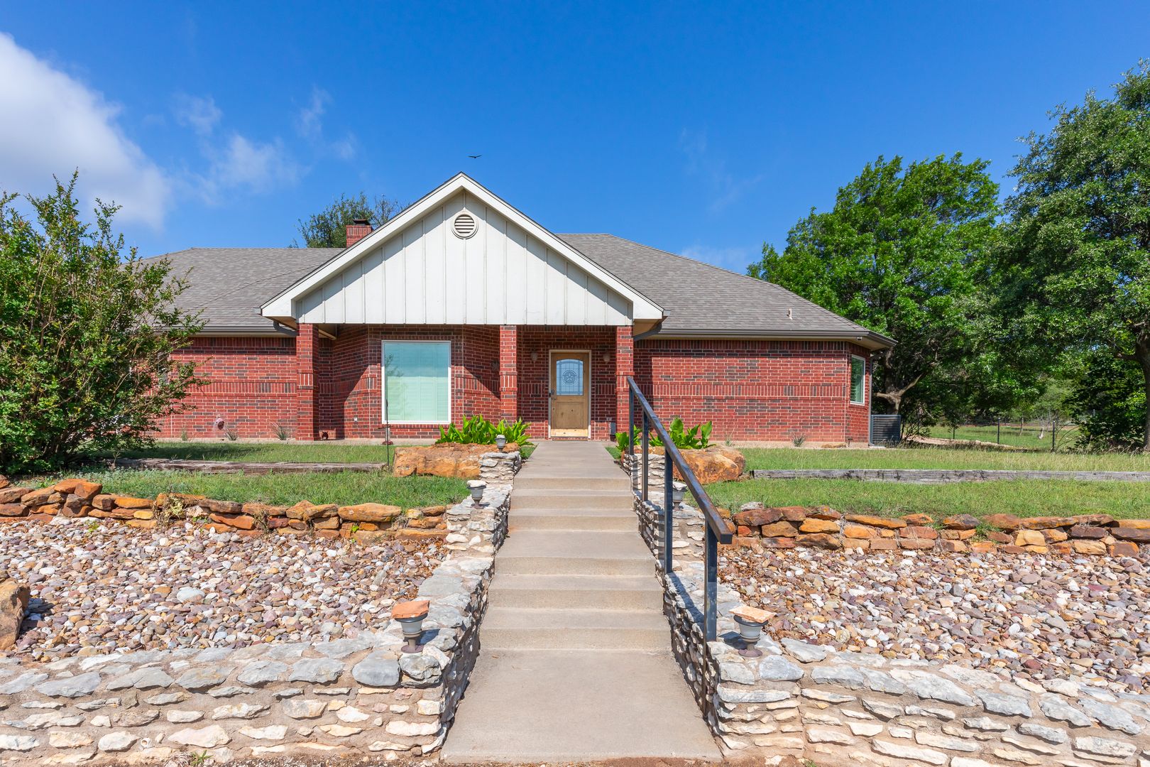 Tuscola House: 364 Alexandra Dr.