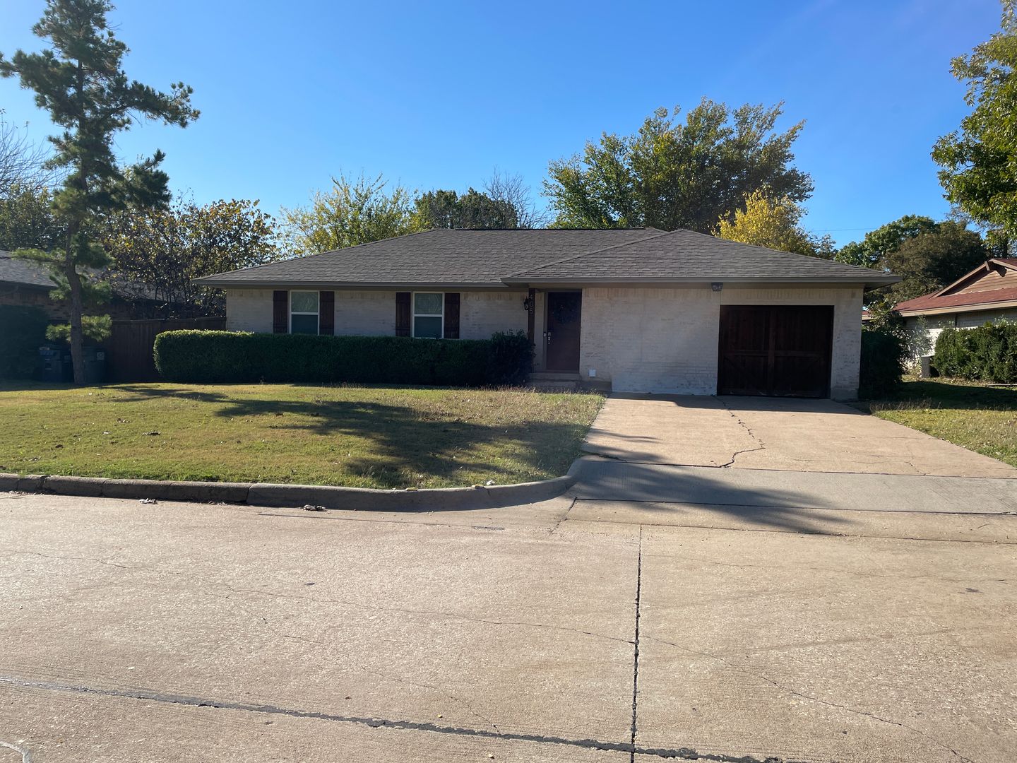 Allen House: 405 Ola Lane