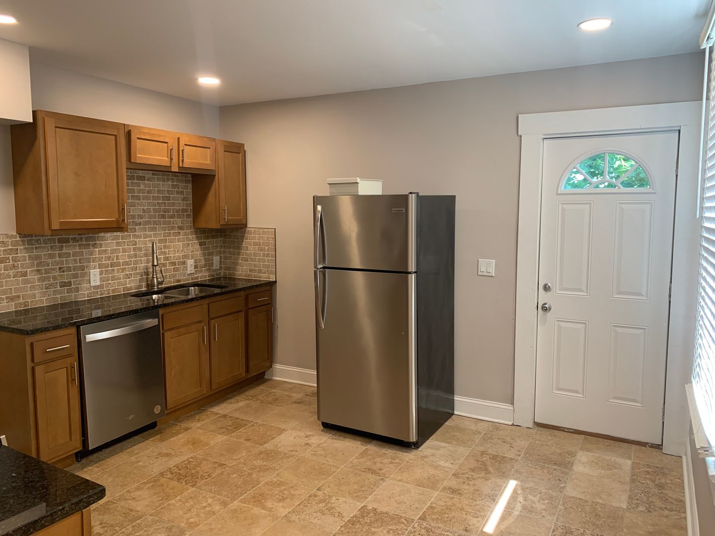 Columbus Apartment: 142-144 W. Norwich Ave.