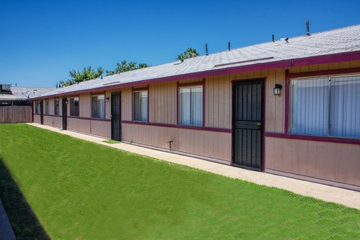 Dennett Gardens 2334-2412 W Dennett Fresno CA 93728 – photo 1