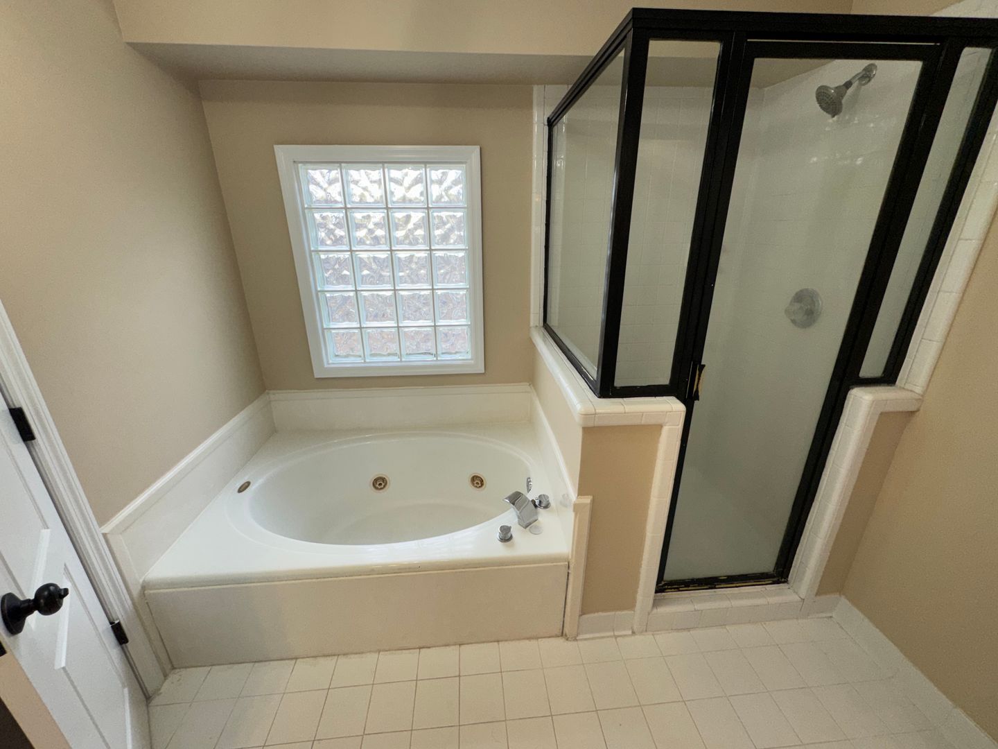 Hoover House: 5017 Knoll View Circle