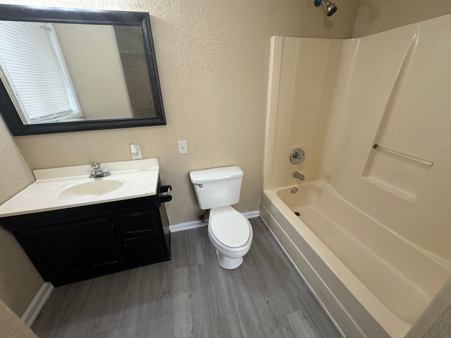 Center Point House: 1625 1st Street NE