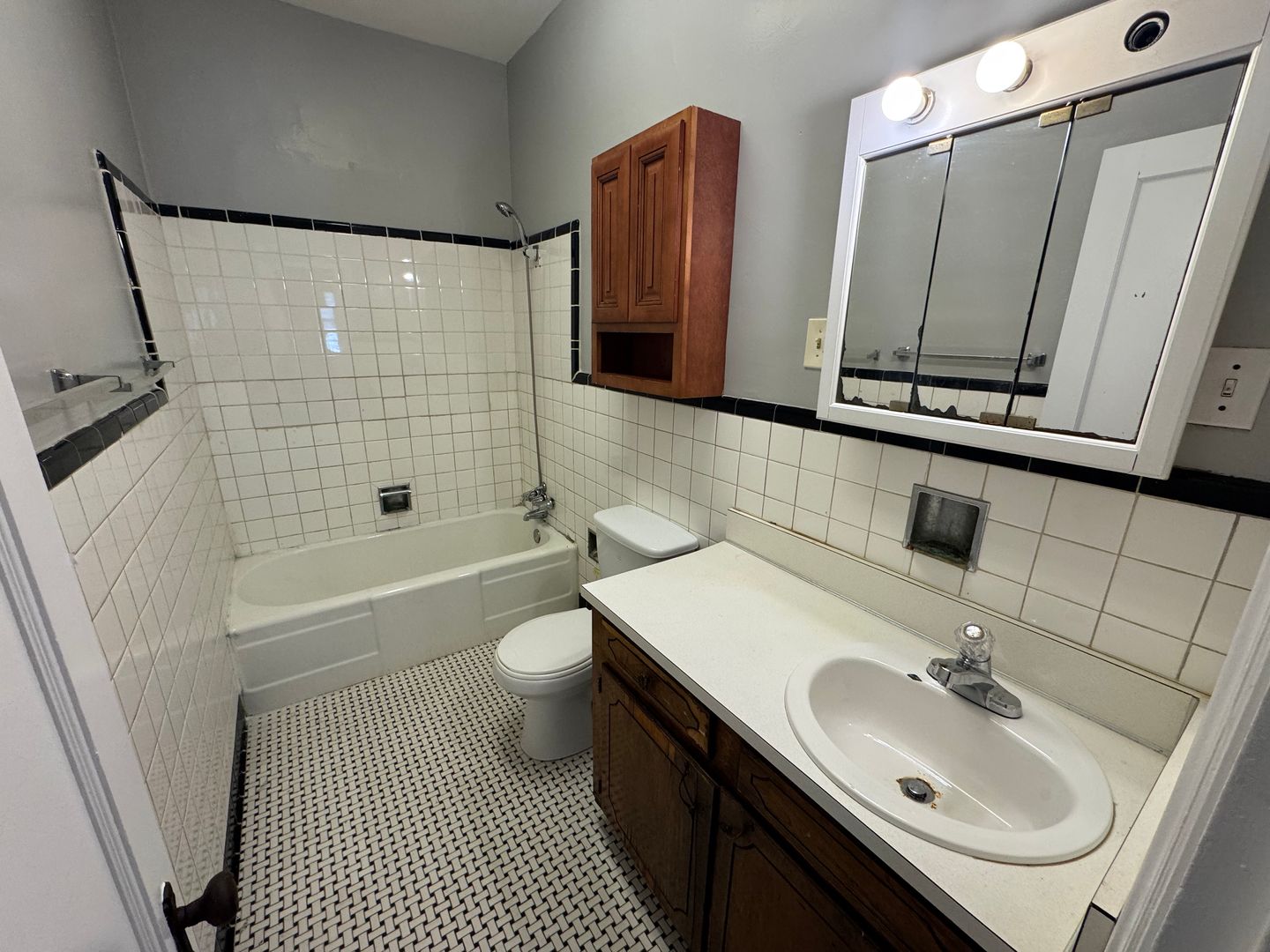 Tarrant House: 1225 Elizabeth Avenue