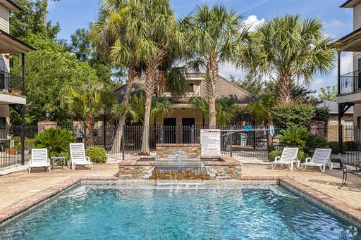 Elevated Living in the Heart of Old Mandeville – photo 1