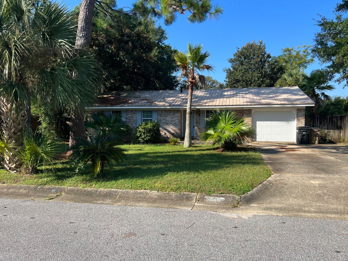 Pensacola House: 2855 Bayview Way