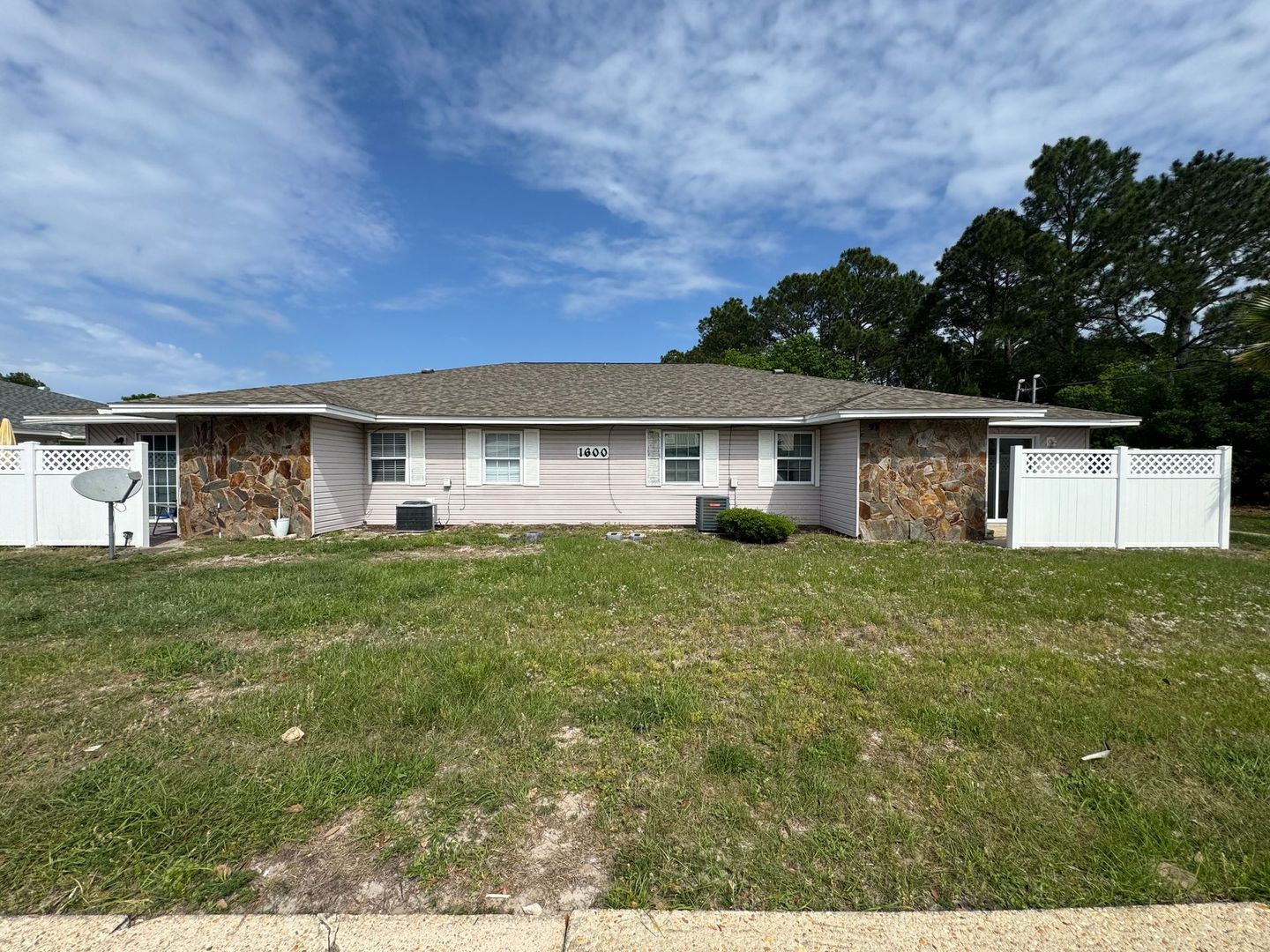 Gulf Breeze Townhome: 1600 Greenbriar Parkway unit A