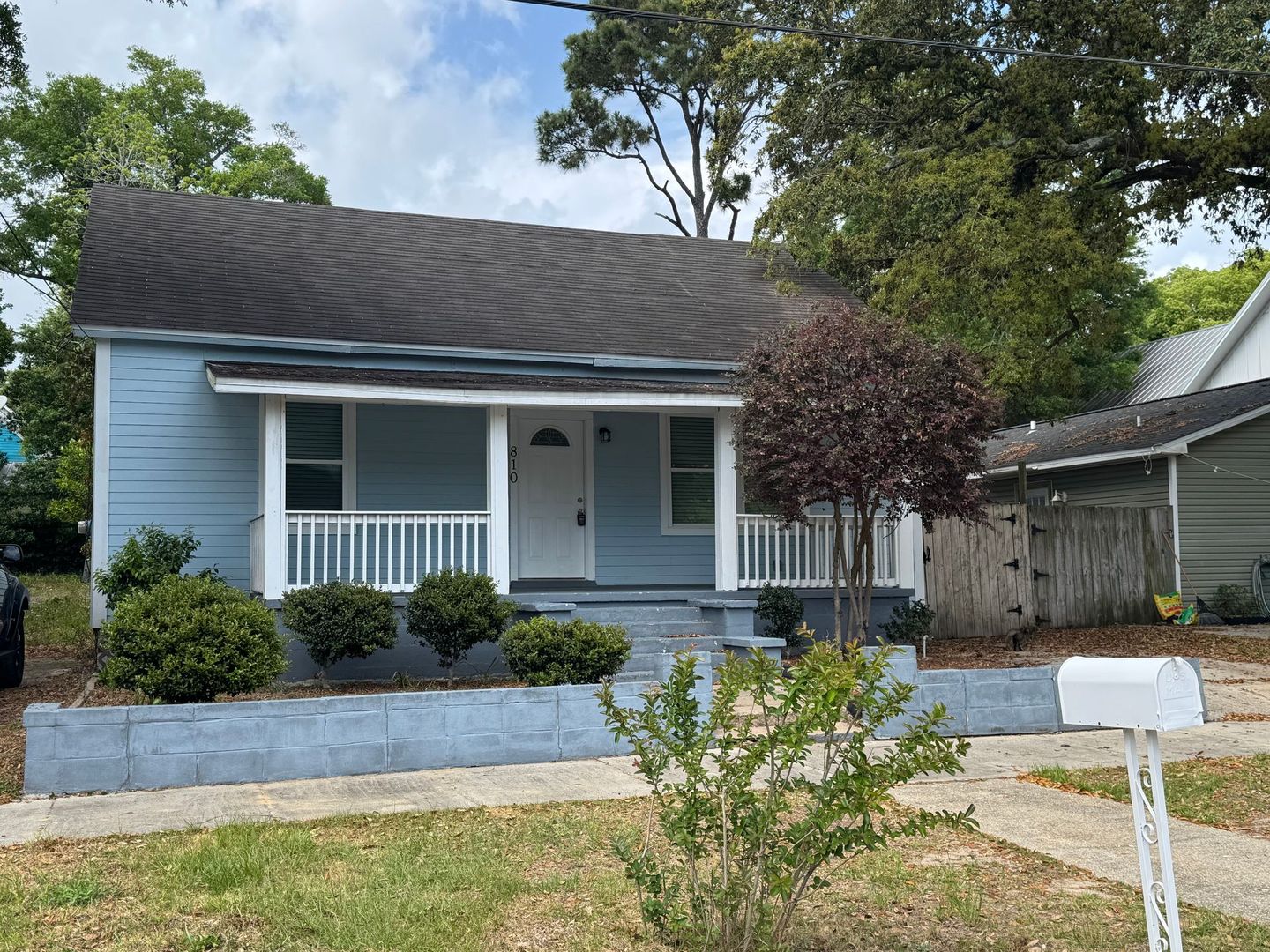 Pensacola House: 810 E Belmont Street