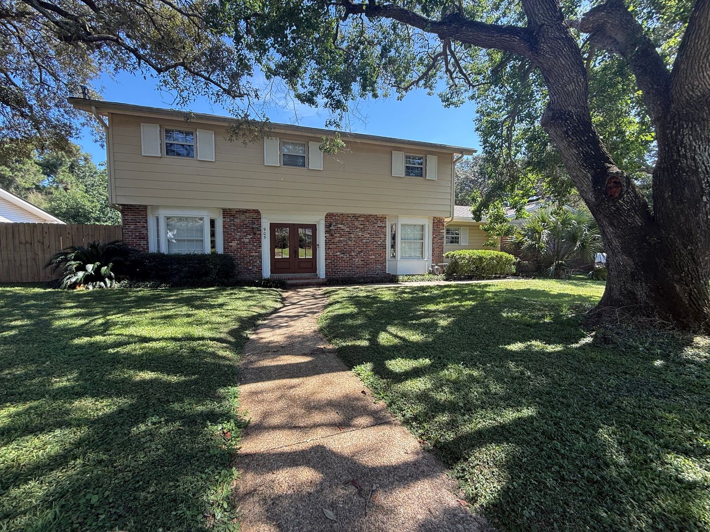 Gulf Breeze House: 905 Poinciana Drive