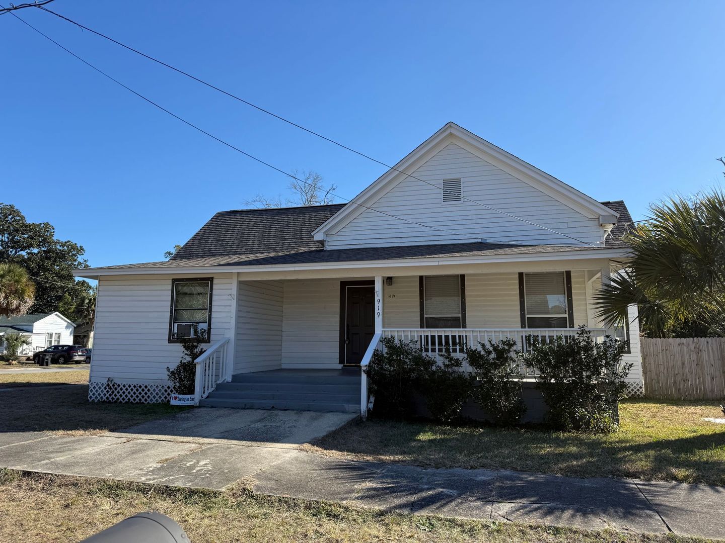 Pensacola House: 919 E De Soto Street