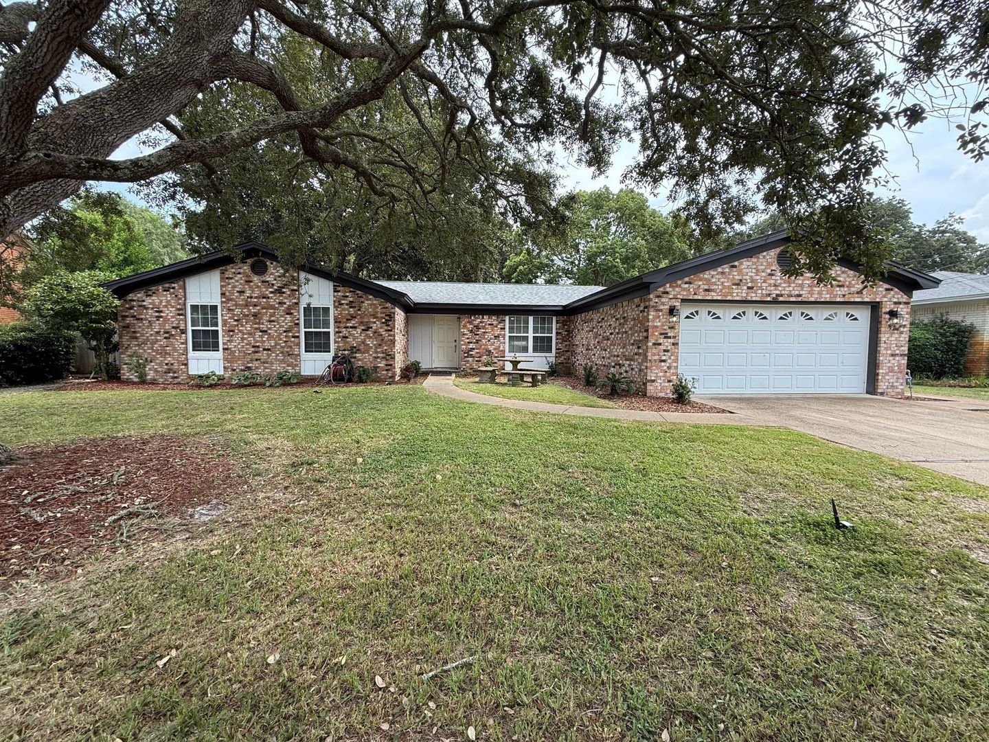 Gulf Breeze House: 420 Dolphin Street