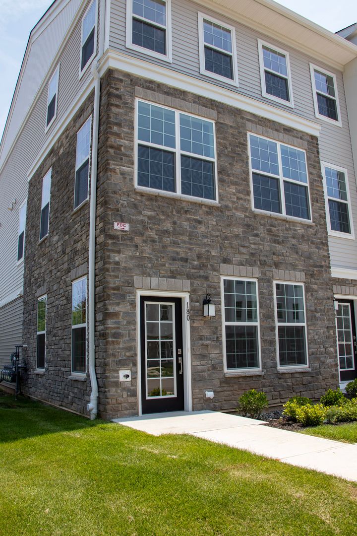 Hopewell Twp. Townhome: 180 Leona Stewart Lane