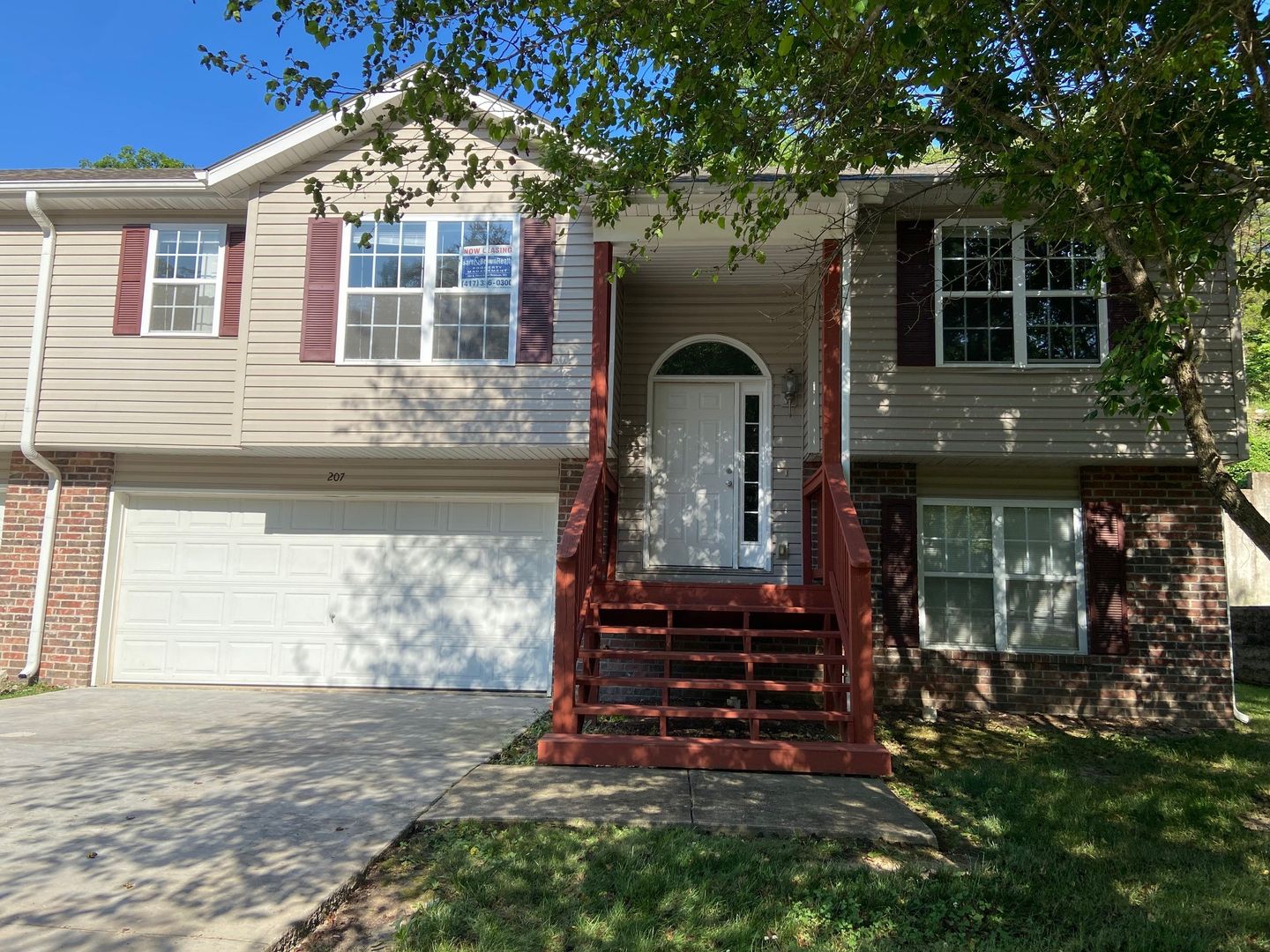 Branson House: 207 Van Buren Rd