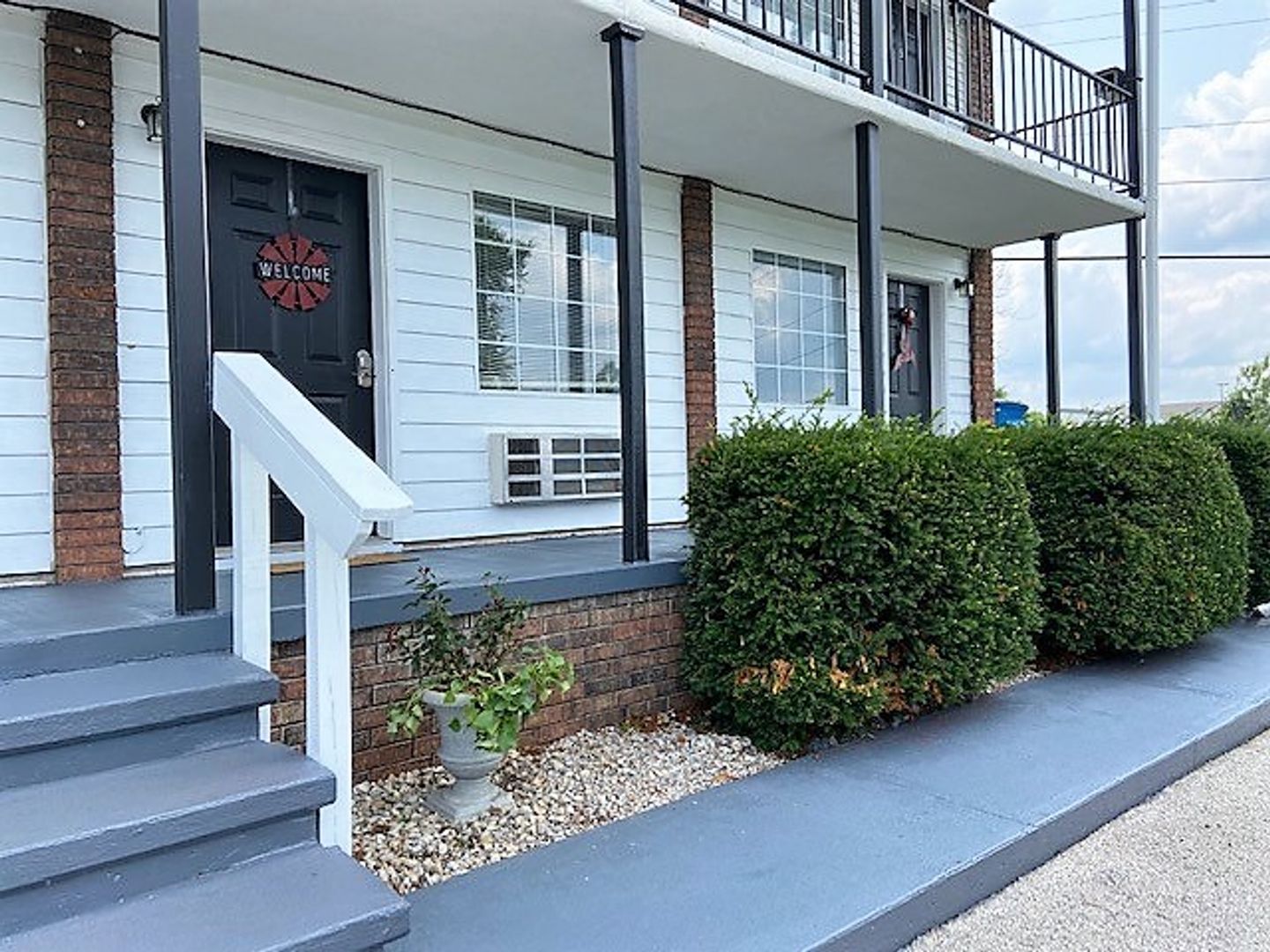 Hollister House: 10000 Historic Hwy 165 Unit 4