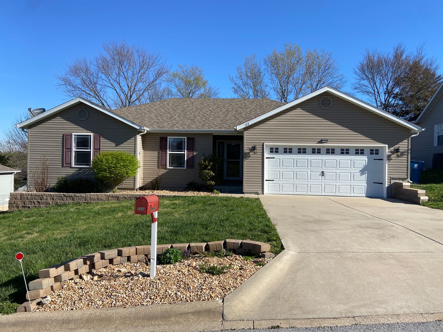 Hollister House: 133 Daless Ct