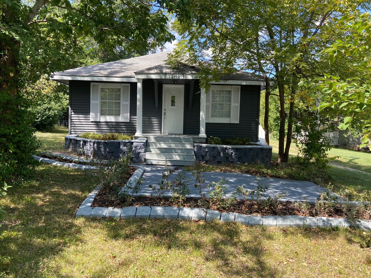 Branson House: 703 Brown St