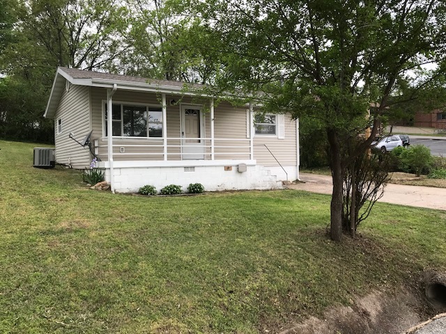 Branson House: 211 S Third St