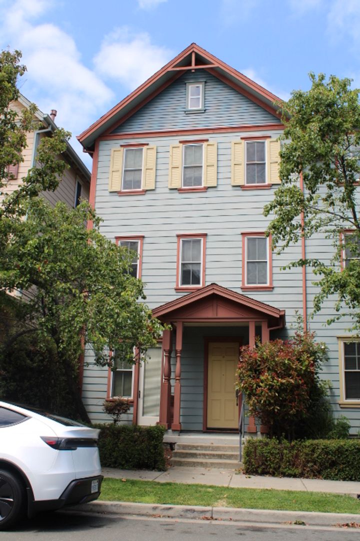 HERCULES Townhome: 2027 TSUSHIMA ST