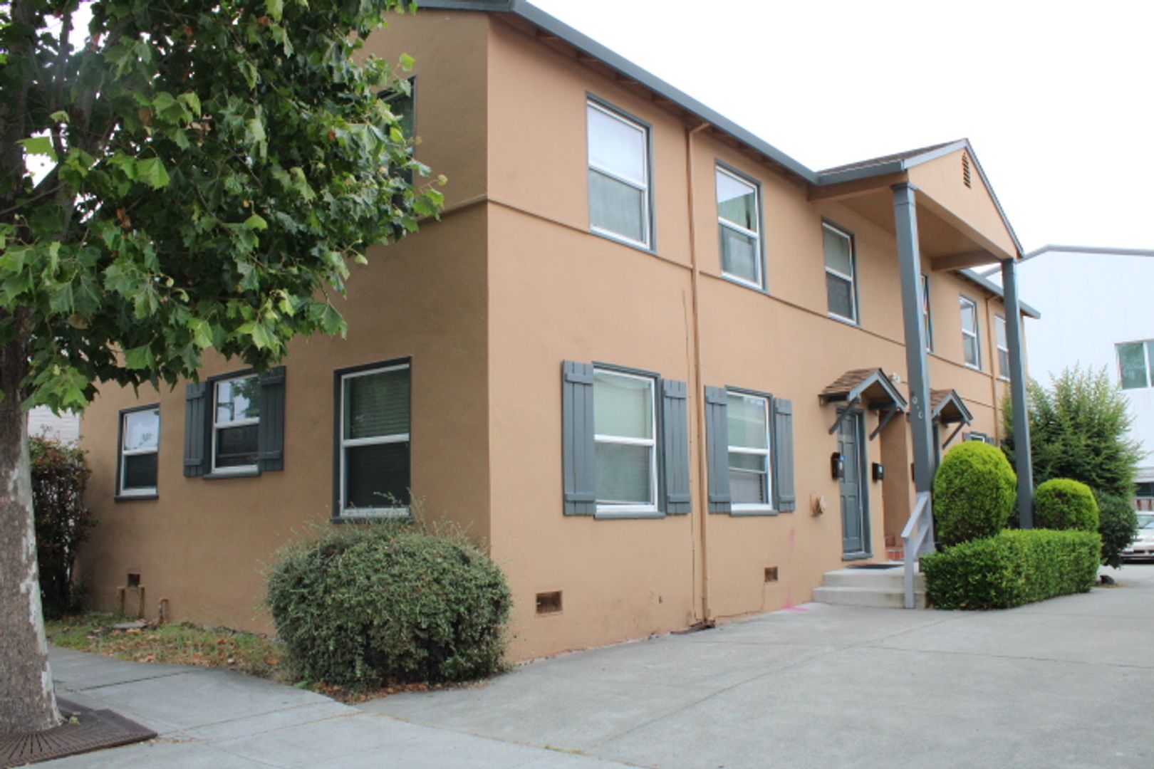 RICHMOND Apartment: 4010 MACDONALD AVE