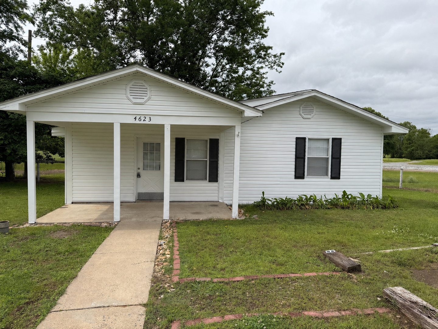 Benton House: 4623 Highway 5