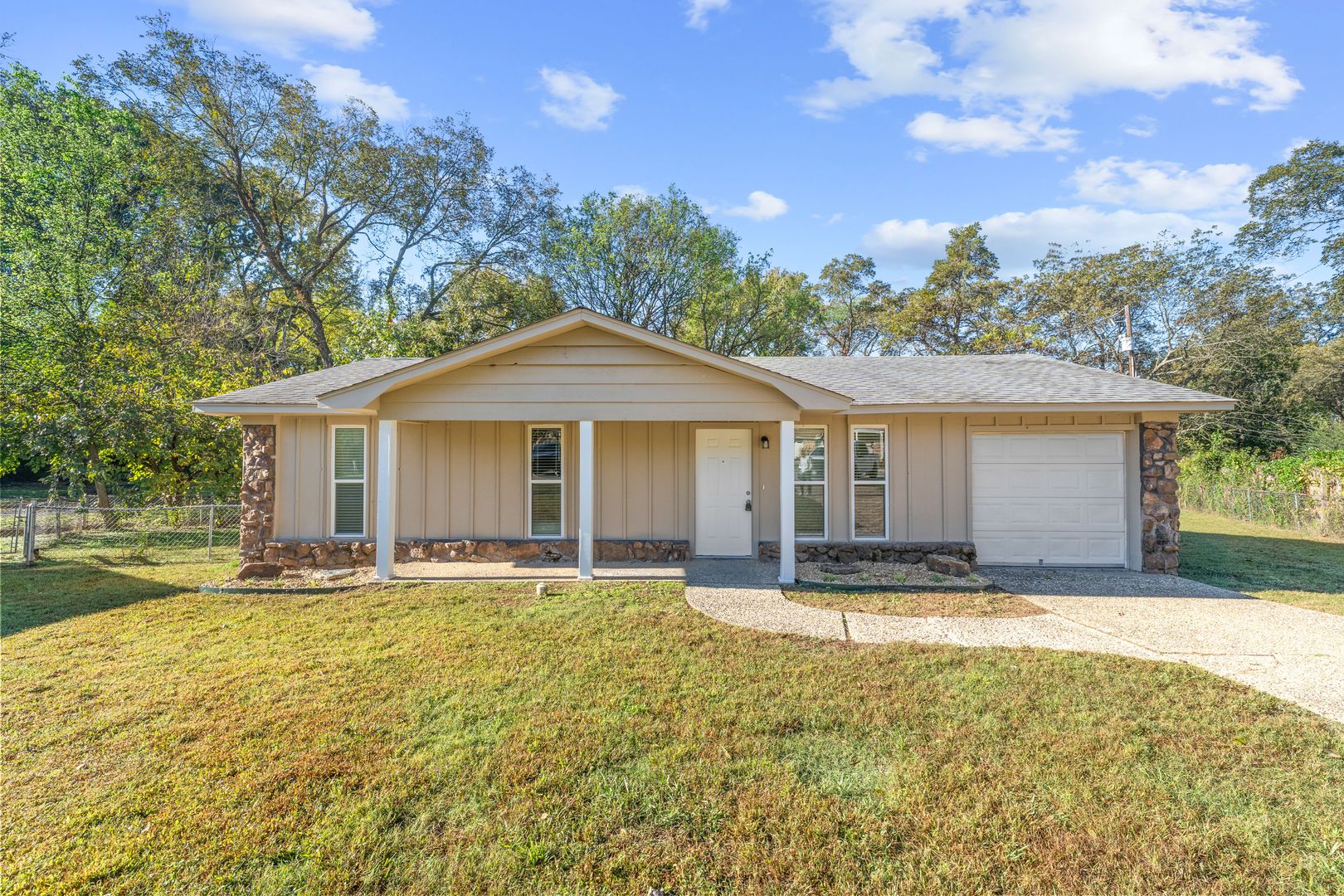 Jacksonville House: 125 Karen Cove