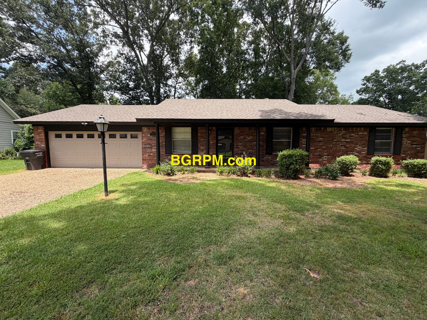 Jacksonville House: 119 Foxdell Circle