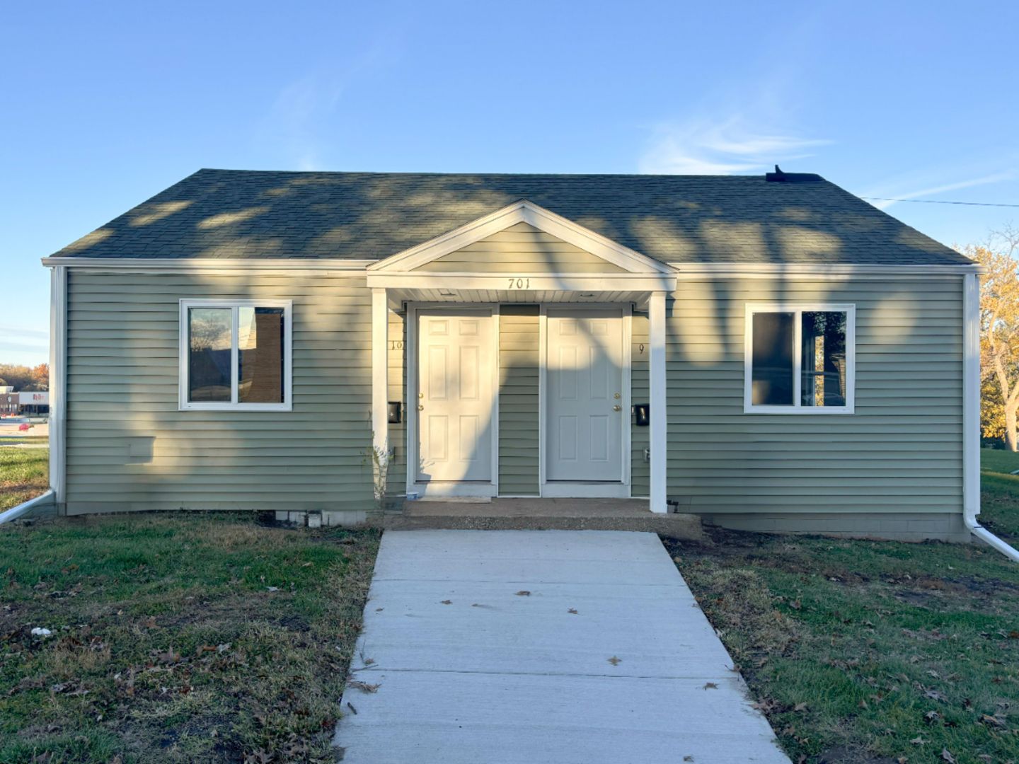 Creston Apartment: 701 Hickory